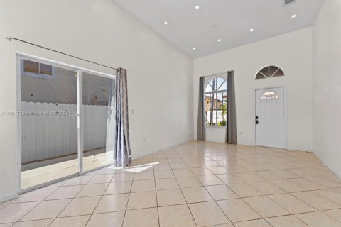 Villa ou maison à vendre à Miami, Floride: 3 chambres, 115.29 m2 № 1954227 - photo 5