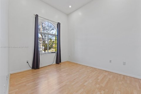 Villa ou maison à vendre à Miami, Floride: 3 chambres, 115.29 m2 № 1954227 - photo 13