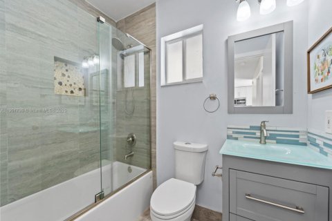 Villa ou maison à vendre à Miami, Floride: 3 chambres, 115.29 m2 № 1954227 - photo 21