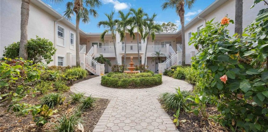 Condo in Sarasota, Florida, 2 bedrooms  № 2137941
