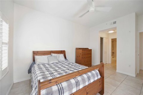 Condo in Sarasota, Florida, 2 bedrooms  № 2137941 - photo 12