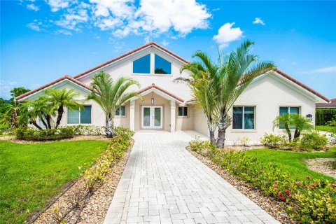 Villa ou maison à Clermont, Floride 4 chambres, 259.57 m2 № 2413674