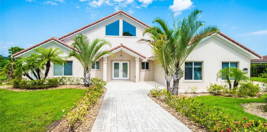 Villa ou maison à Clermont, Floride 4 chambres, 259.57 m2 № 2413674