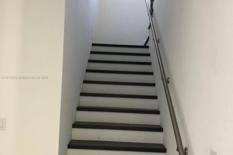 Casa en venta en Doral, Florida, 3 dormitorios, 204.76 m2 № 1942974 - foto 5