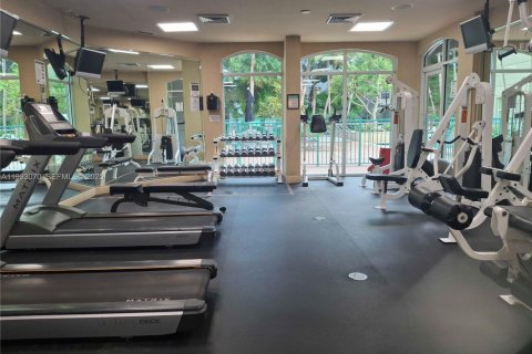 Copropriété à louer à South Miami, Floride: 2 chambres, 93.83 m2 № 1991109 - photo 11