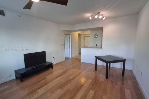 Copropriété à louer à South Miami, Floride: 2 chambres, 93.83 m2 № 1991109 - photo 5