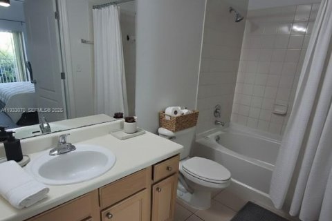 Copropriété à louer à South Miami, Floride: 2 chambres, 93.83 m2 № 1991109 - photo 9