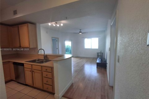 Copropriété à louer à South Miami, Floride: 2 chambres, 93.83 m2 № 1991109 - photo 2