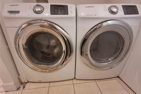 Copropriété à louer à South Miami, Floride: 2 chambres, 93.83 m2 № 1991109 - photo 10