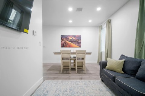 House in Miami, Florida 3 bedrooms, 139.35 sq.m. № 2377143 - photo 12