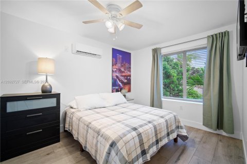 House in Miami, Florida 3 bedrooms, 139.35 sq.m. № 2377143 - photo 18
