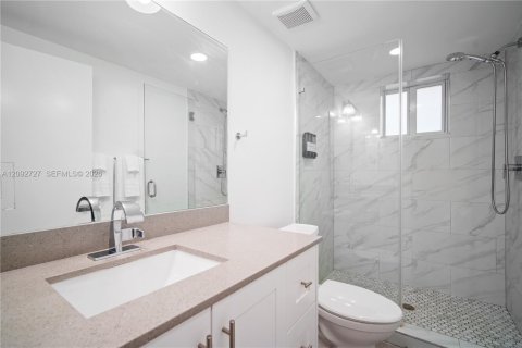 House in Miami, Florida 3 bedrooms, 139.35 sq.m. № 2377143 - photo 17