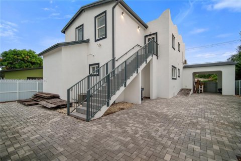 House in Miami, Florida 3 bedrooms, 139.35 sq.m. № 2377143