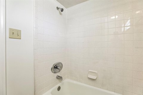 Купить виллу или дом в Киссимми, Флорида 6 комнат, 162.11м2, № 2215381 - фото 26