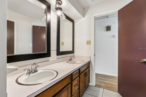 Купить виллу или дом в Киссимми, Флорида 6 комнат, 162.11м2, № 2215381 - фото 25