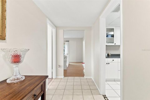 Villa ou maison à vendre à Sarasota, Floride: 2 chambres, 104.05 m2 № 2302812 - photo 16
