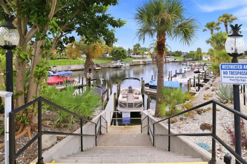Villa ou maison à vendre à Sarasota, Floride: 2 chambres, 104.05 m2 № 2302812 - photo 19