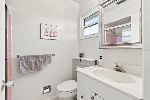 Villa ou maison à vendre à Sarasota, Floride: 2 chambres, 104.05 m2 № 2302812 - photo 12