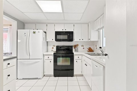 Villa ou maison à vendre à Sarasota, Floride: 2 chambres, 104.05 m2 № 2302812 - photo 7