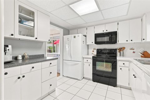 Villa ou maison à vendre à Sarasota, Floride: 2 chambres, 104.05 m2 № 2302812 - photo 8