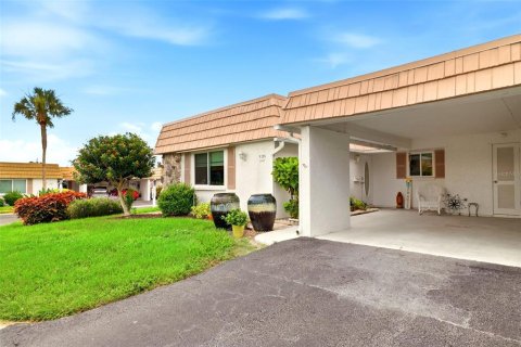 Villa ou maison à vendre à Sarasota, Floride: 2 chambres, 104.05 m2 № 2302812 - photo 2
