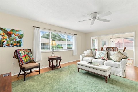 Villa ou maison à vendre à Sarasota, Floride: 2 chambres, 104.05 m2 № 2302812 - photo 4