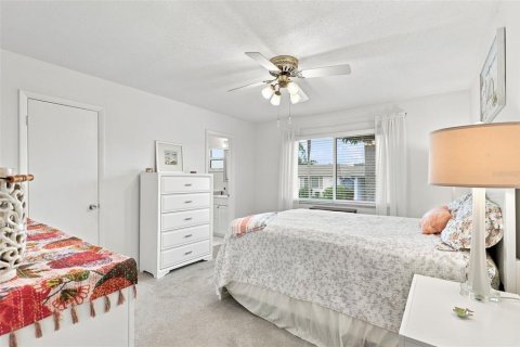 Villa ou maison à vendre à Sarasota, Floride: 2 chambres, 104.05 m2 № 2302812 - photo 11