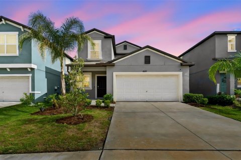 House in Wesley Chapel, Florida 5 bedrooms, 221.94 sq.m. № 2143081 - photo 2