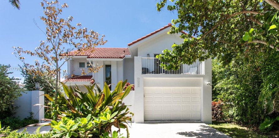 Дом в Холливуд, Флорида 5 спален, 204.38м2 № 1958477