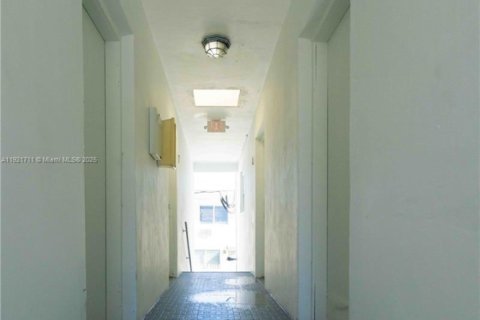 Снять в аренду квартиру в Майами, Флорида 1 спальня, 46.45м2, № 1975536 - фото 13