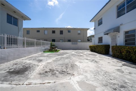 Снять в аренду квартиру в Майами, Флорида 1 спальня, 46.45м2, № 1975536 - фото 15