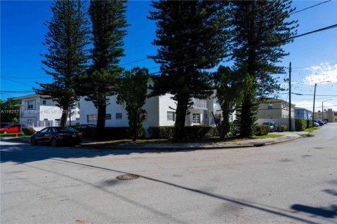 Снять в аренду квартиру в Майами, Флорида 1 спальня, 46.45м2, № 1975536 - фото 18