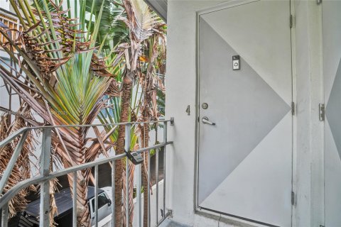 Condo in Miami Beach, Florida, 1 bedroom № 1935090 - photo 3