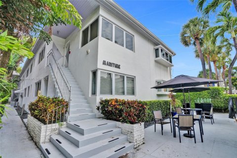 Condo in Miami Beach, Florida, 1 bedroom № 1935090 - photo 1