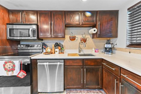 Купить кондоминиум в Холливуд, Флорида 2 спальни, 96.62м2, № 2049346 - фото 11