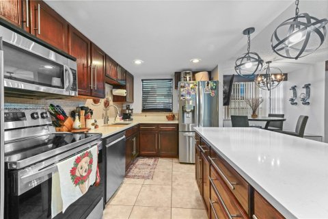 Купить кондоминиум в Холливуд, Флорида 2 спальни, 96.62м2, № 2049346 - фото 12