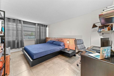 Купить кондоминиум в Холливуд, Флорида 2 спальни, 96.62м2, № 2049346 - фото 16