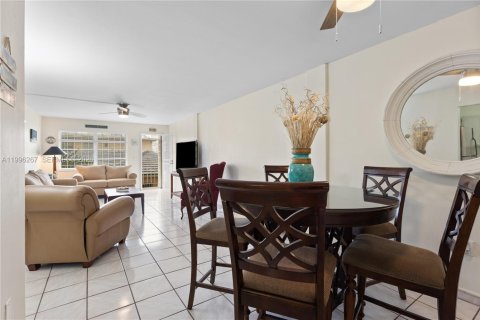 Condo in Miami Beach, Florida, 1 bedroom  № 2065396 - photo 5