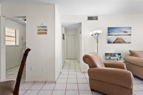 Condo in Miami Beach, Florida, 1 bedroom  № 2065396 - photo 6