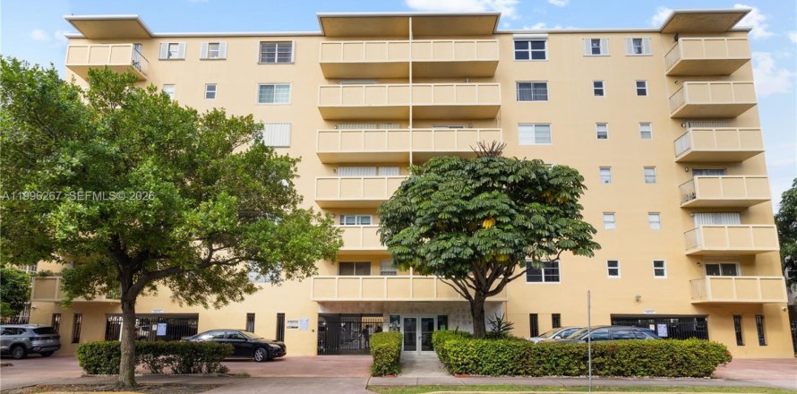 Condo in Miami Beach, Florida, 1 bedroom  № 2065396