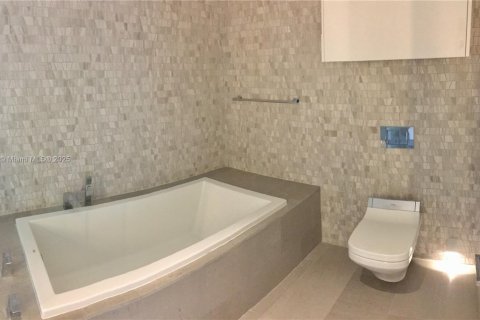 Condo in Miami, Florida, 2 bedrooms  № 1848976 - photo 4