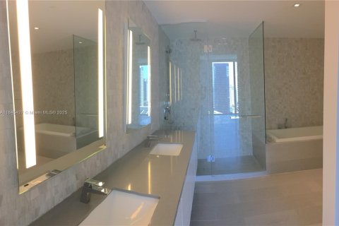 Condo in Miami, Florida, 2 bedrooms  № 1848976 - photo 11