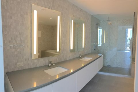 Condo in Miami, Florida, 2 bedrooms  № 1848976 - photo 2