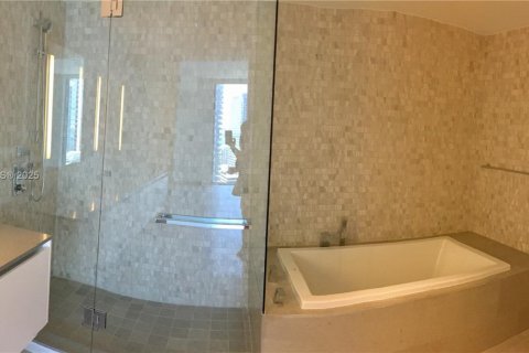 Condo in Miami, Florida, 2 bedrooms  № 1848976 - photo 9
