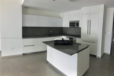 Condo in Miami, Florida, 2 bedrooms  № 1848976 - photo 1