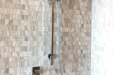 Condo in Miami, Florida, 2 bedrooms  № 1848976 - photo 19
