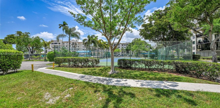 Condo in Tamarac, Florida, 2 bedrooms № 1761785