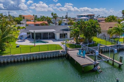 House in Treasure Island, Florida 2 bedrooms, 163.88 sq.m. № 1837855 - photo 7