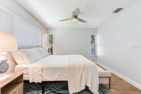 House in Treasure Island, Florida 2 bedrooms, 163.88 sq.m. № 1837855 - photo 26