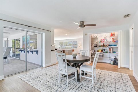 House in Treasure Island, Florida 2 bedrooms, 163.88 sq.m. № 1837855 - photo 21